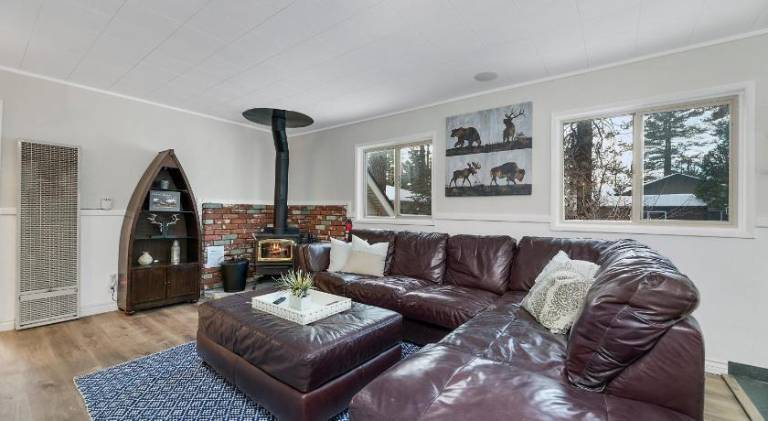 Boulder Bay Bungalow - Updated mountain retreat with hot tub, game table, and sauna! in Big Bear Lake, CA