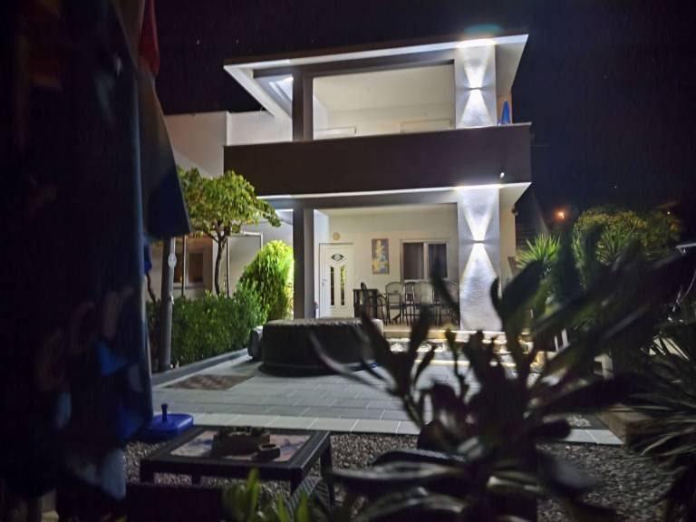 Nice apartment with barbeque, patio & jacuzzi | Garden view | Pets allowed in Rab