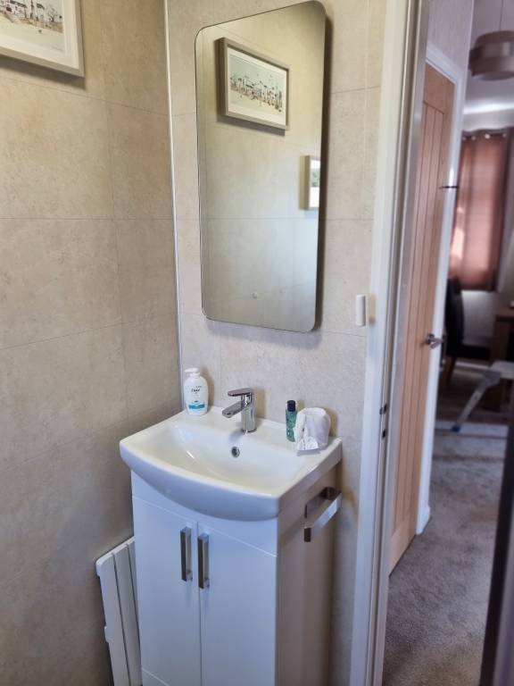 Captivatingly Stunning 2-Bed Chalet in Bridlington — photo 4