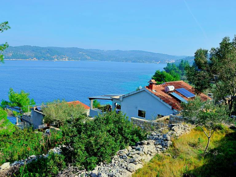 Vacation home with patio, BBQ & yard | Sea view | Pets allowed — photo 2