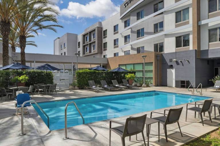 Courtyard by Marriott Long Beach Airport