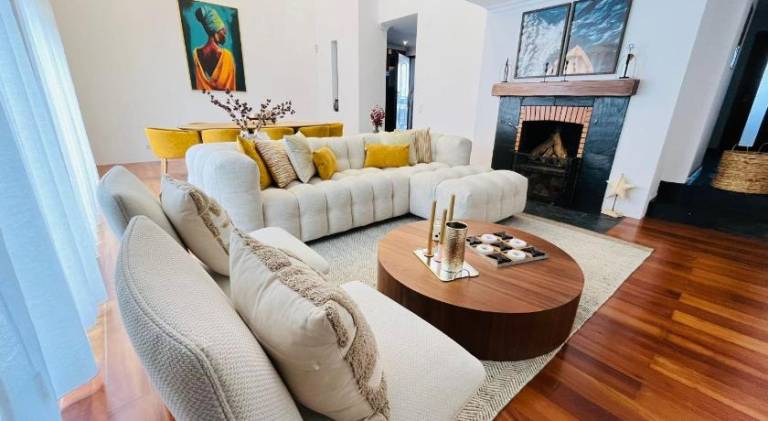Villa with yard, grill & patio in Setubal