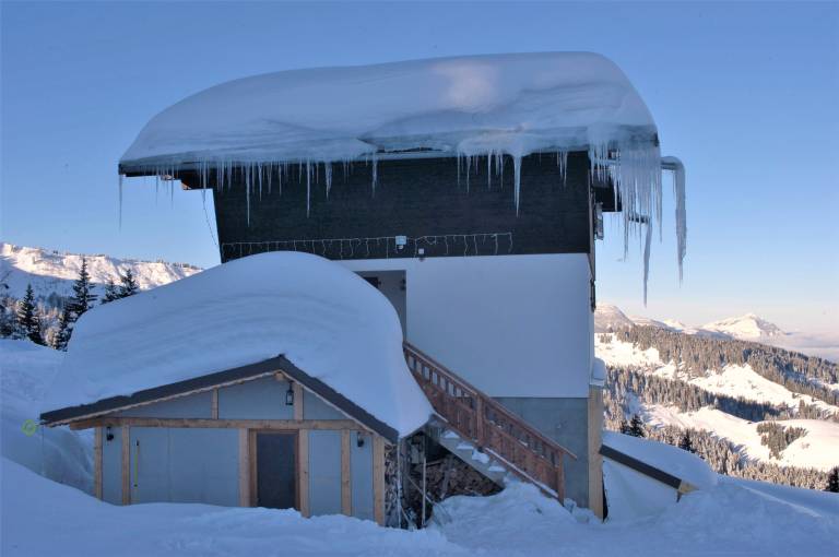 Fully equipped pleasant rental apartment with BBQ, yard & terrace | Garden view | Next to the ski | Dogs allowed — photo 2