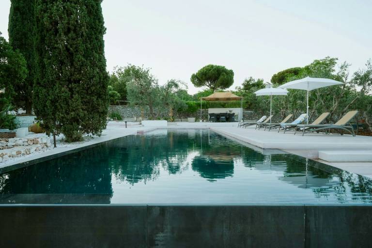 Contemporary villa among ancient olives in Puglia — photo 3