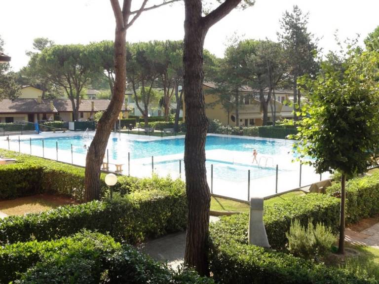 Apartment with garden & pool — photo 2