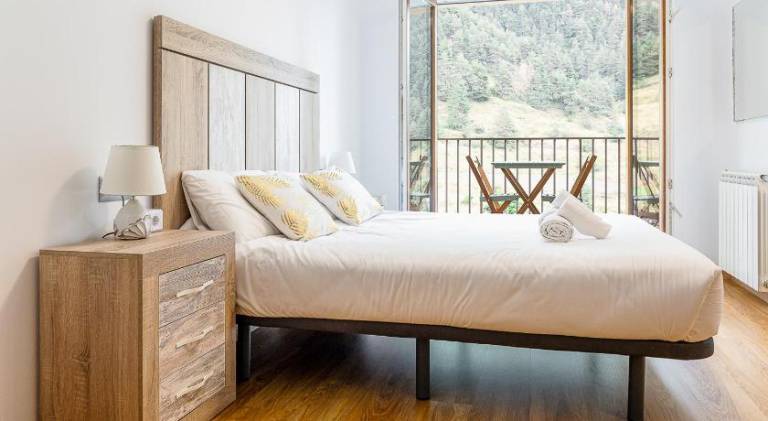 Rental apartment with patio | Next to the ski | Perfect for remote work | Pet-friendly — photo 2