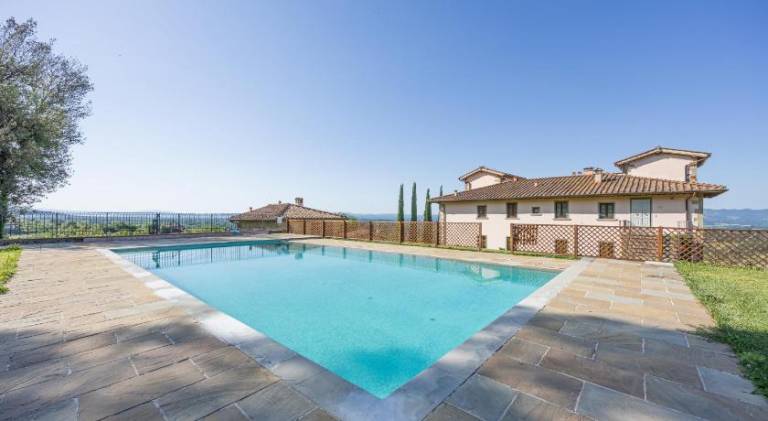Lovely holiday apartment with barbeque, sauna & hot tub | Dogs allowed in Loro Ciuffenna