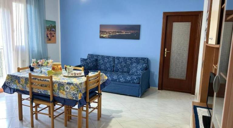 Holiday apartment with yard, barbeque & terrace — photo 4
