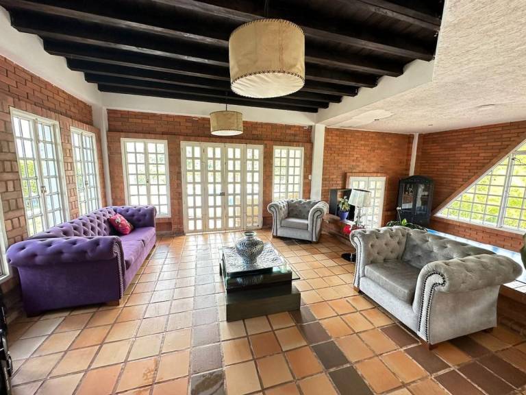 Bungalow with BBQ & pool in Calarcá