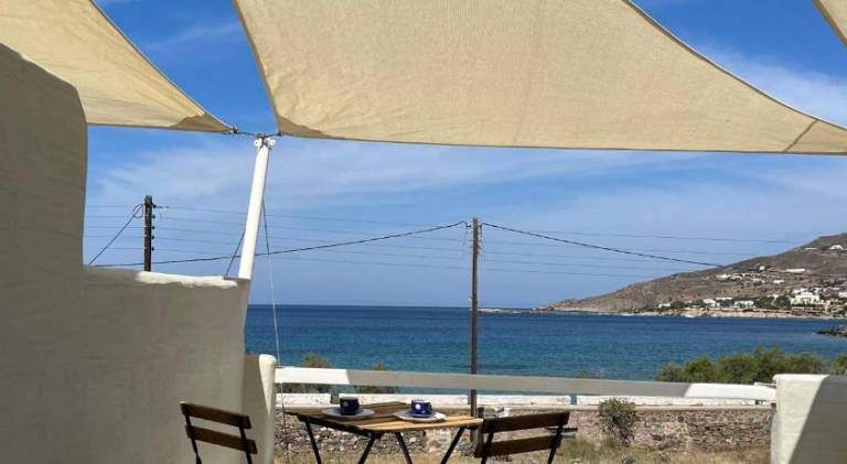 Apartment with yard in Syros