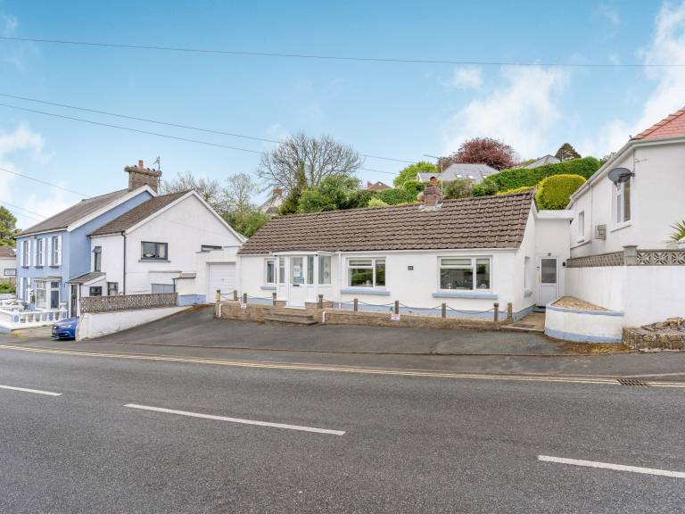 Cottage with barbecue & garden | Beach view in Tenby