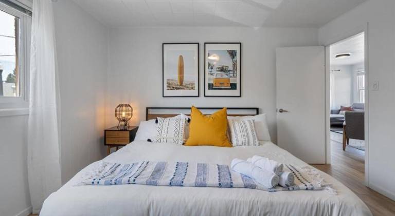 The Hidden Loft I 5-min Walk 2 Beach I DT I 55 TV — photo 2
