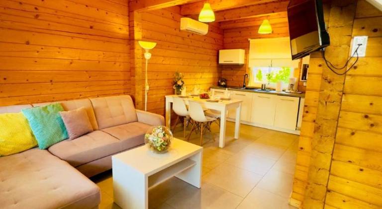 Biale Domki Paula Rewal - Domki z klimatyzacja, w obiekcie Jacuzzi i darmowe Wifi! — photo 2
