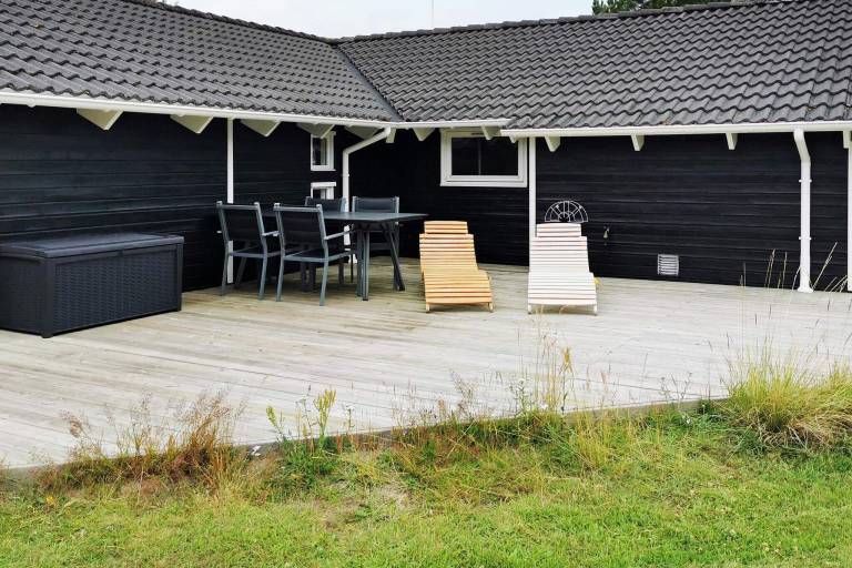 Vacation home with terrace & sauna — photo 4