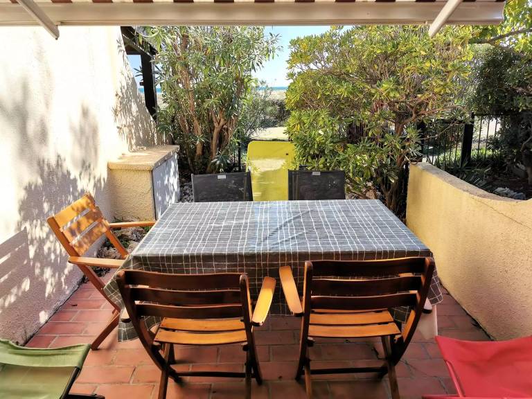 Vacation home with patio — photo 2