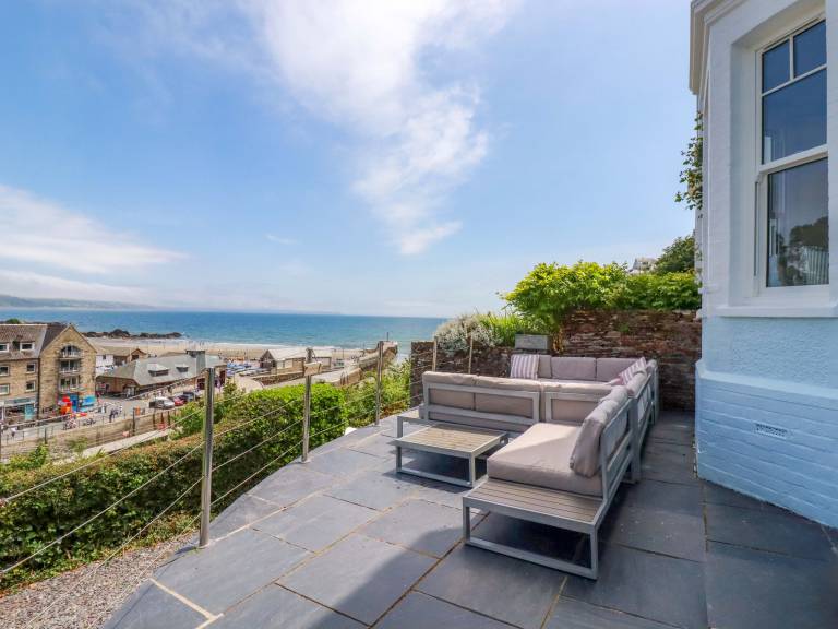 Family-friendly pleasant cottage with patio & yard | Beach view | Beach nearby | Pets are welcome in Looe