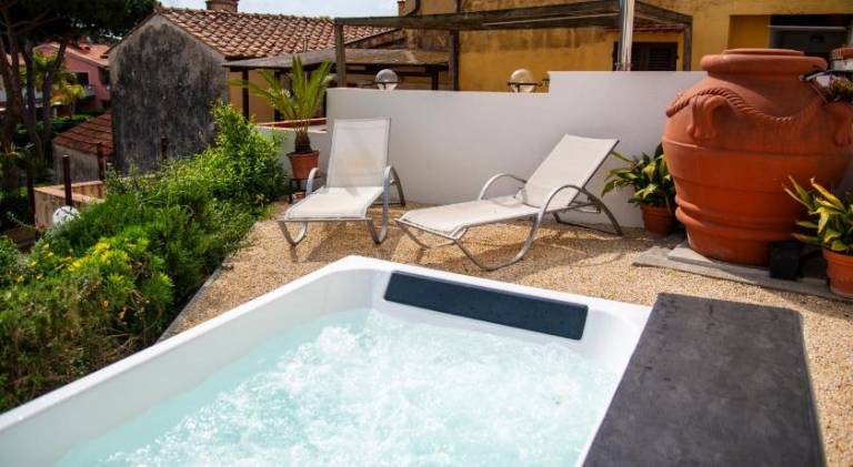 Holiday apartment with garden, patio & hot tub — photo 4