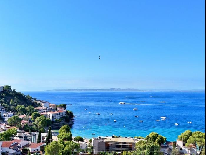 Children-friendly vacation home with private pool & patio | Sea view | Beach nearby | Pet-friendly — photo 4