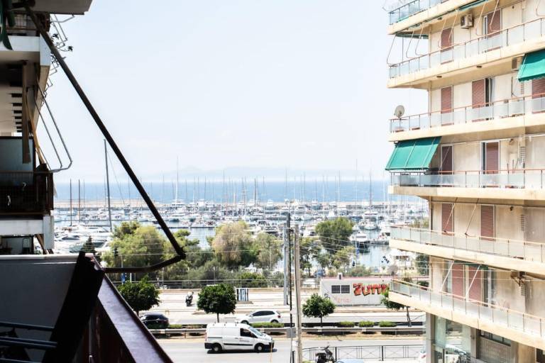 Fully equipped spacious holiday apartment with terrace | Beach nearby | Perfect for remote work | Pet-friendly in Glyfada
