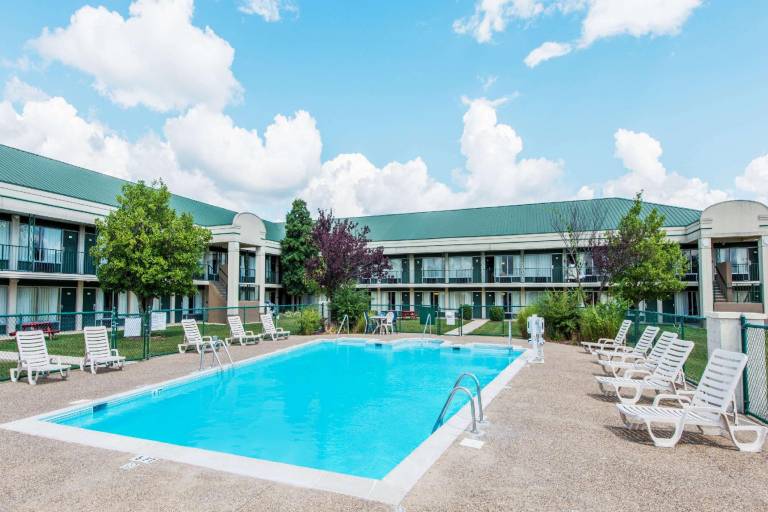 Days Inn by Wyndham Elizabethtown — photo 2