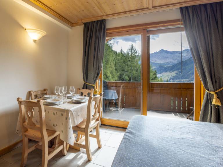 Holiday apartment with garden, terrace & hot tub | Nature view — photo 3