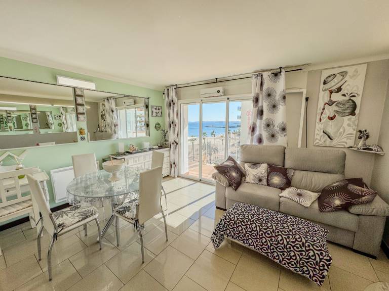 Rental apartment with patio — photo 4