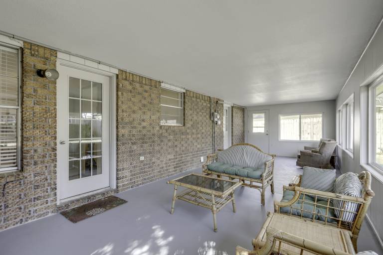 Near Trails & Dtwn Springdale! Dog-Friendly Home — photo 3