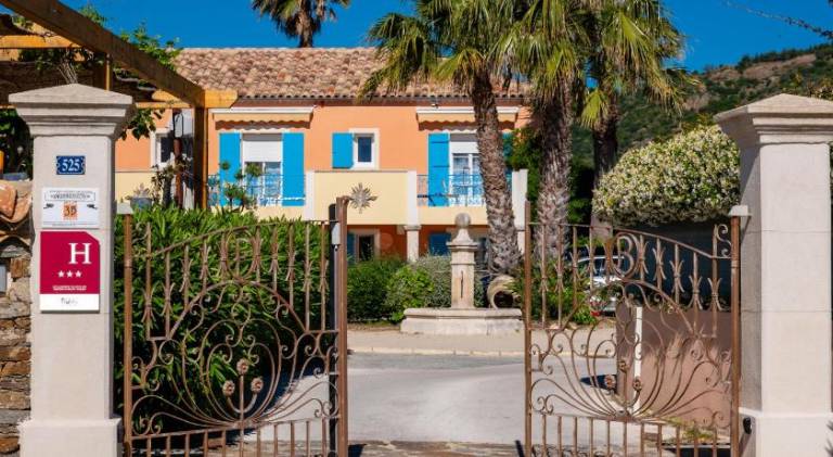 Hotel Les Flots Bleus in Le Lavandou