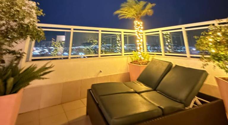 Apartment with pool — photo 5