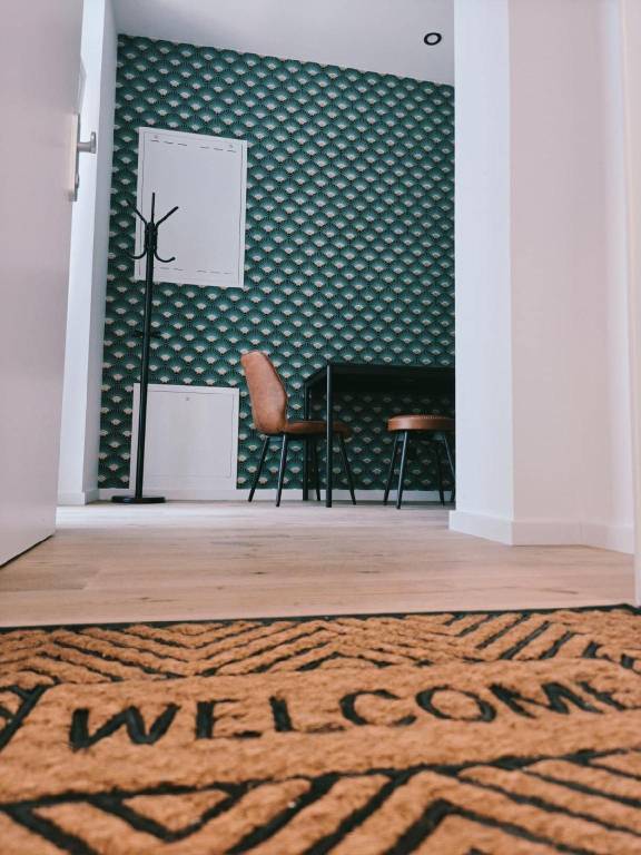 Art Deco 1BR 3 Min to U1 Free Parking — photo 4