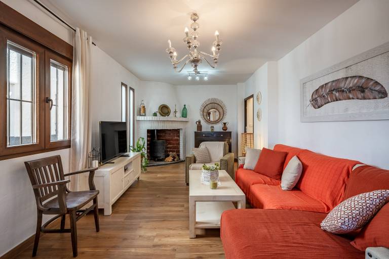 House with patio | City view — photo 3