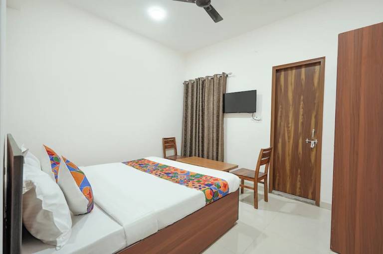 Fabhotel Urban Villa