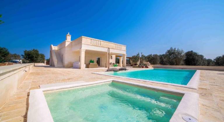 Villa with pool & hot tub | Pets allowed in Ostuni
