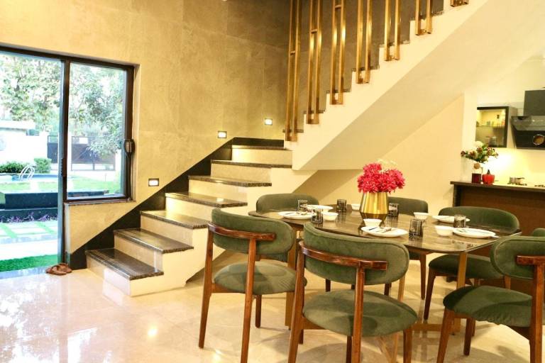 Villa with yard, pool & barbeque | Pet-friendly — photo 5