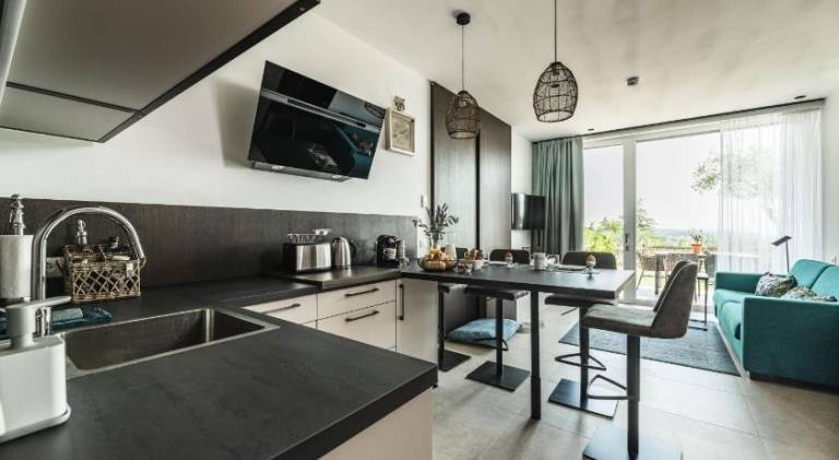 Serviced apartment with garden, pool & patio | Pets are welcome — photo 2