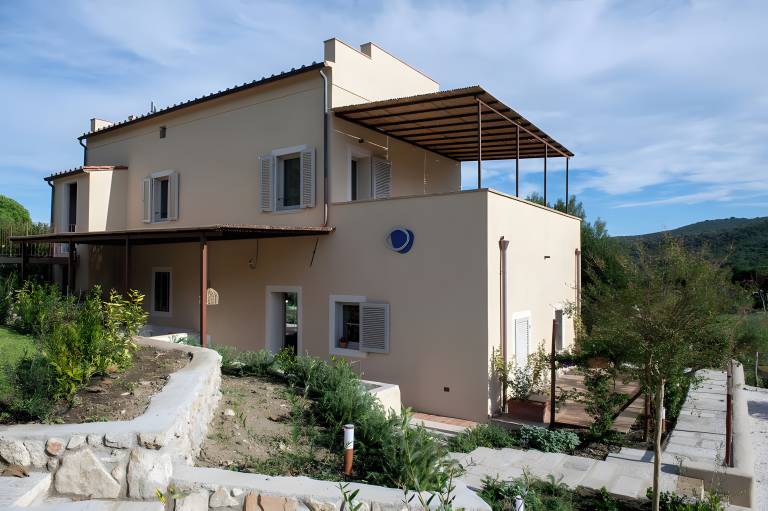 Villa with yard, terrace & fast internet | City view — photo 5