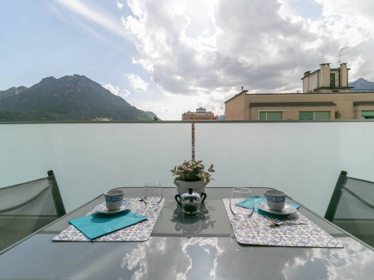 Holiday apartment with terrace | City view — photo 3