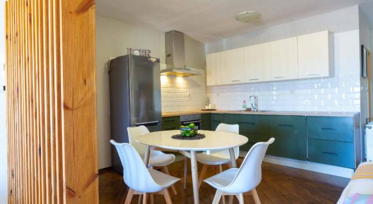 Holiday apartment with yard — photo 3