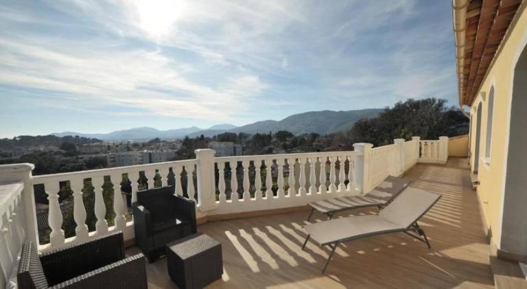 Villa with pool — photo 3