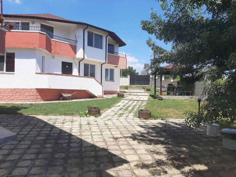 Villa with garden, hot tub & pool | Water view — photo 4