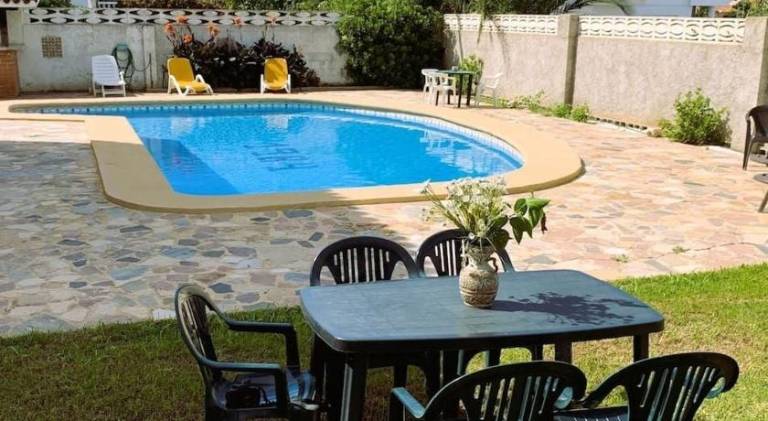 House with patio, pool & BBQ in Denia