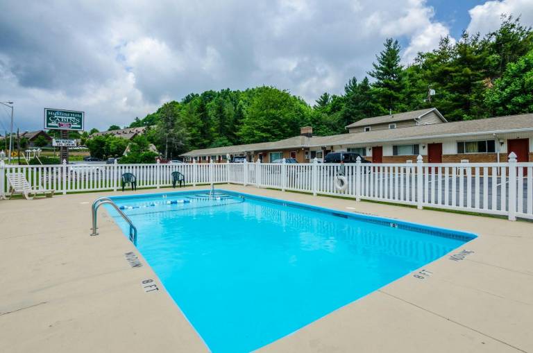 Master Hosts Resorts-Highland Hills Cabins — photo 2