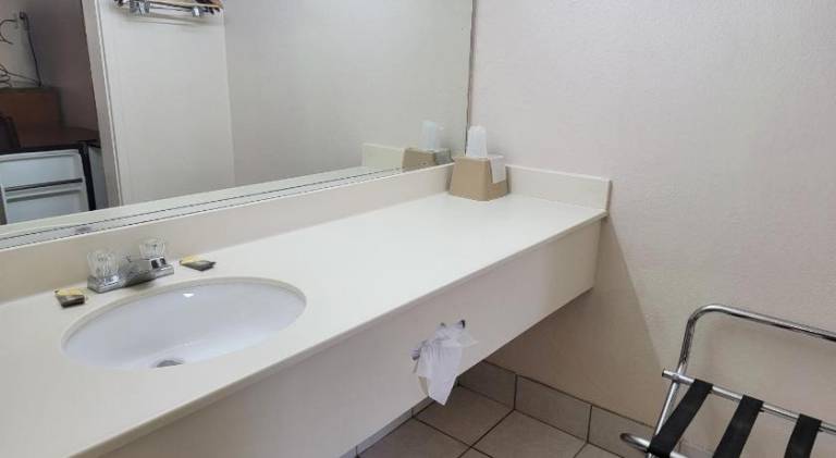 Studio 9 Inn & Suites