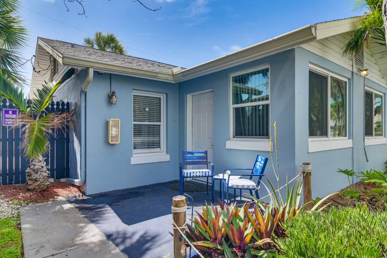 Near Beach & Corey Ave! Walkable Snowbird Escape — photo 4