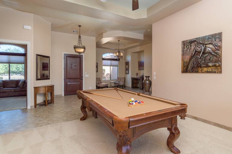 Vacation home with yard, private pool & barbeque — photo 5