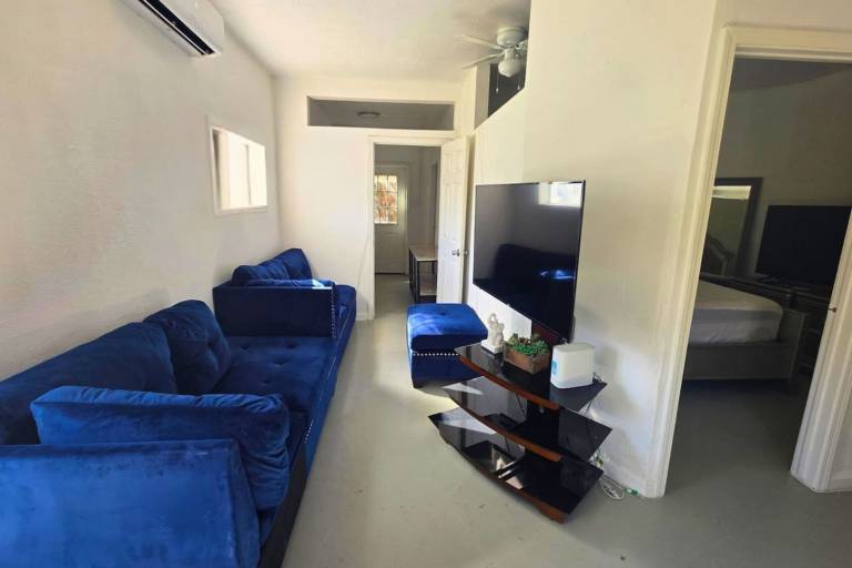 East Houston 2BR Budget Friendly Stay