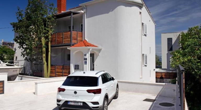 Apartment with terrace, grill & garden — photo 5