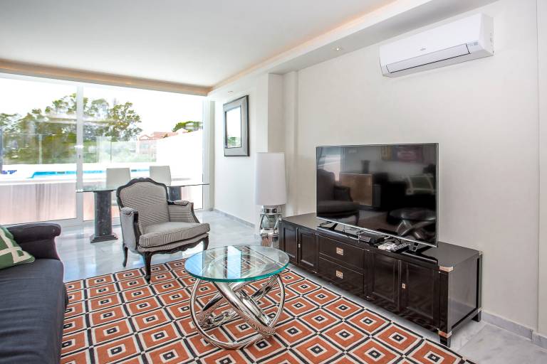 Holiday apartment with terrace, garden & BBQ — photo 3