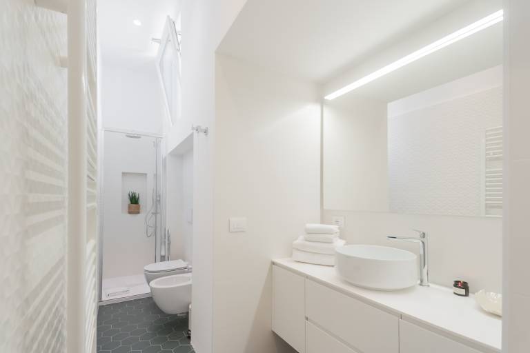 Holiday apartment with terrace | Next to Como Cathedral | Mountain view — photo 4