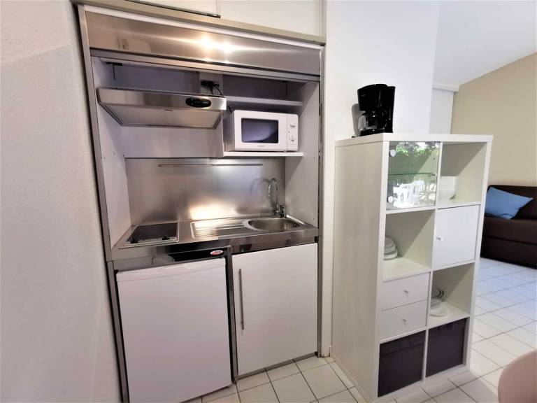 Gite with patio & barbecue — photo 4